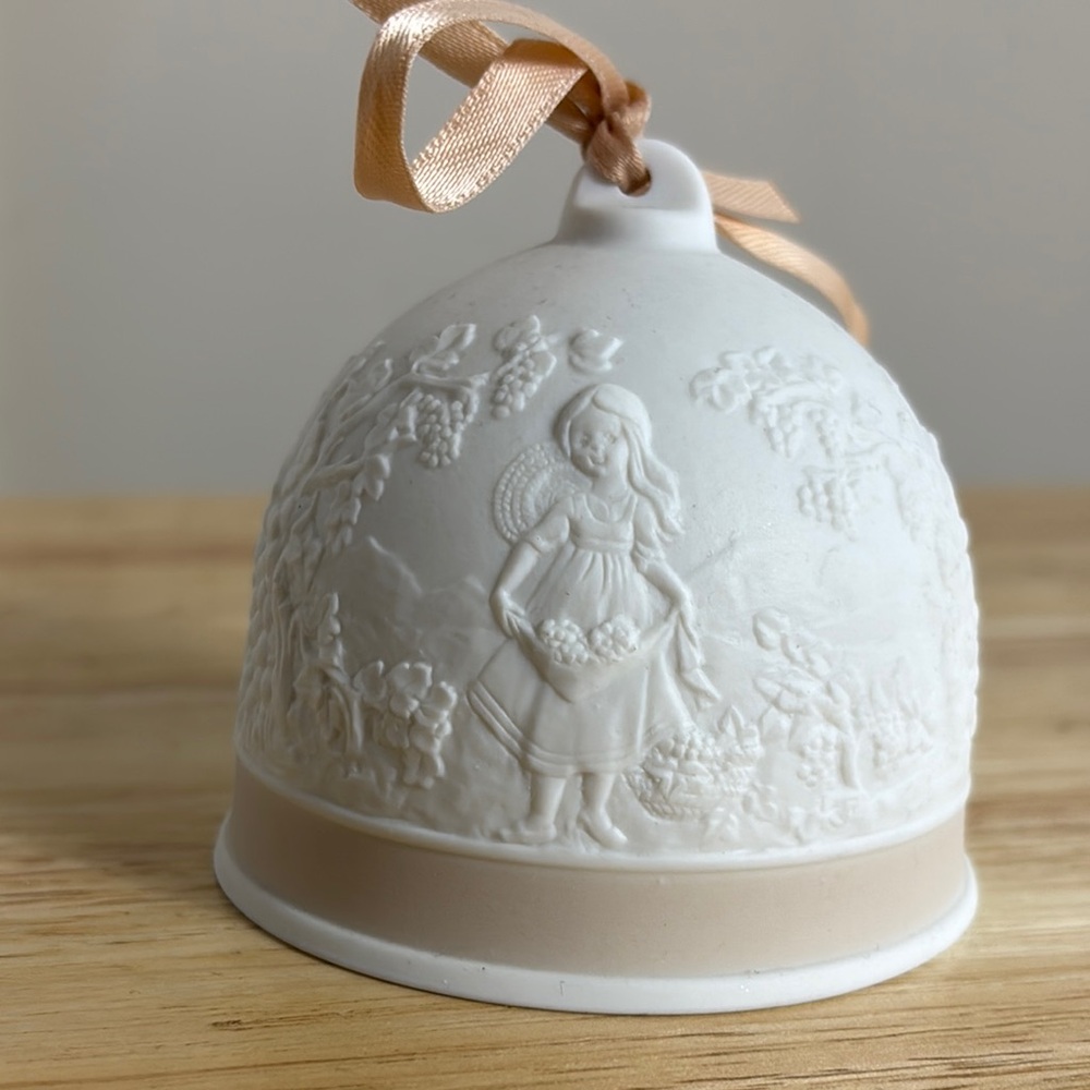 LLADRO 1993 collector Elegant White Ceramic Bell Pink Ribbon Fall Bell Campana